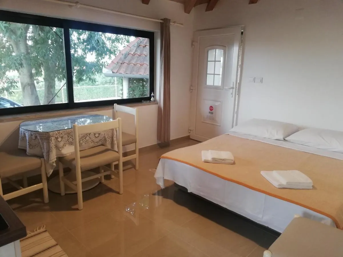 Apartments Vintijan Пула 0*,