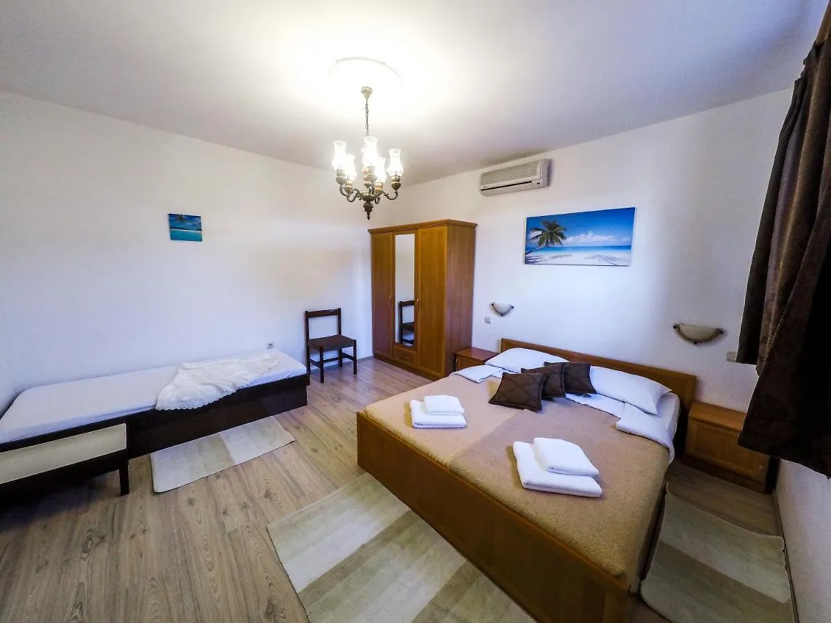 Apartments Vintijan Pula 0*,  Croatia