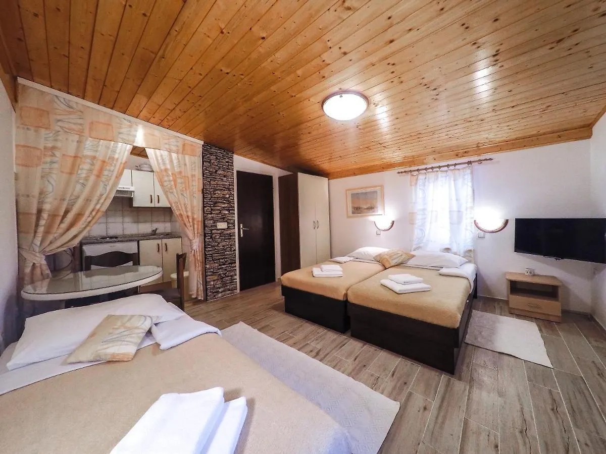 Apartments Vintijan Пула
