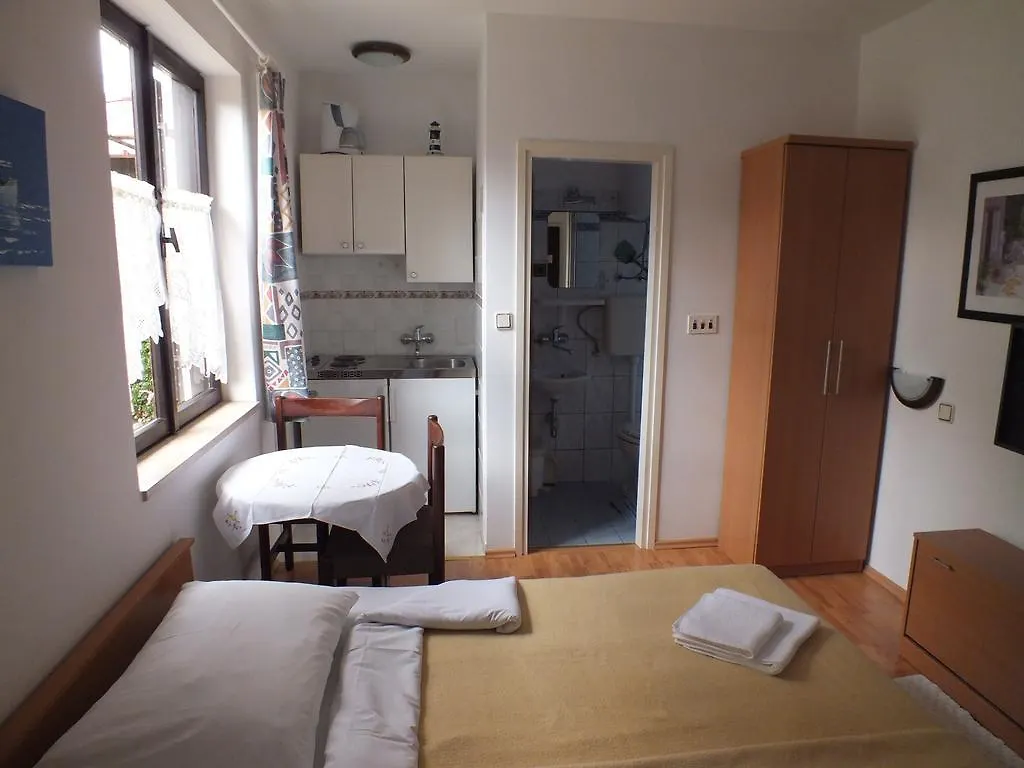 Apartments Vintijan Pula 0*,