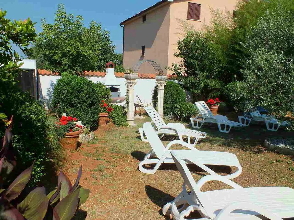 Apartments Vintijan Pula 0*,  Croatia