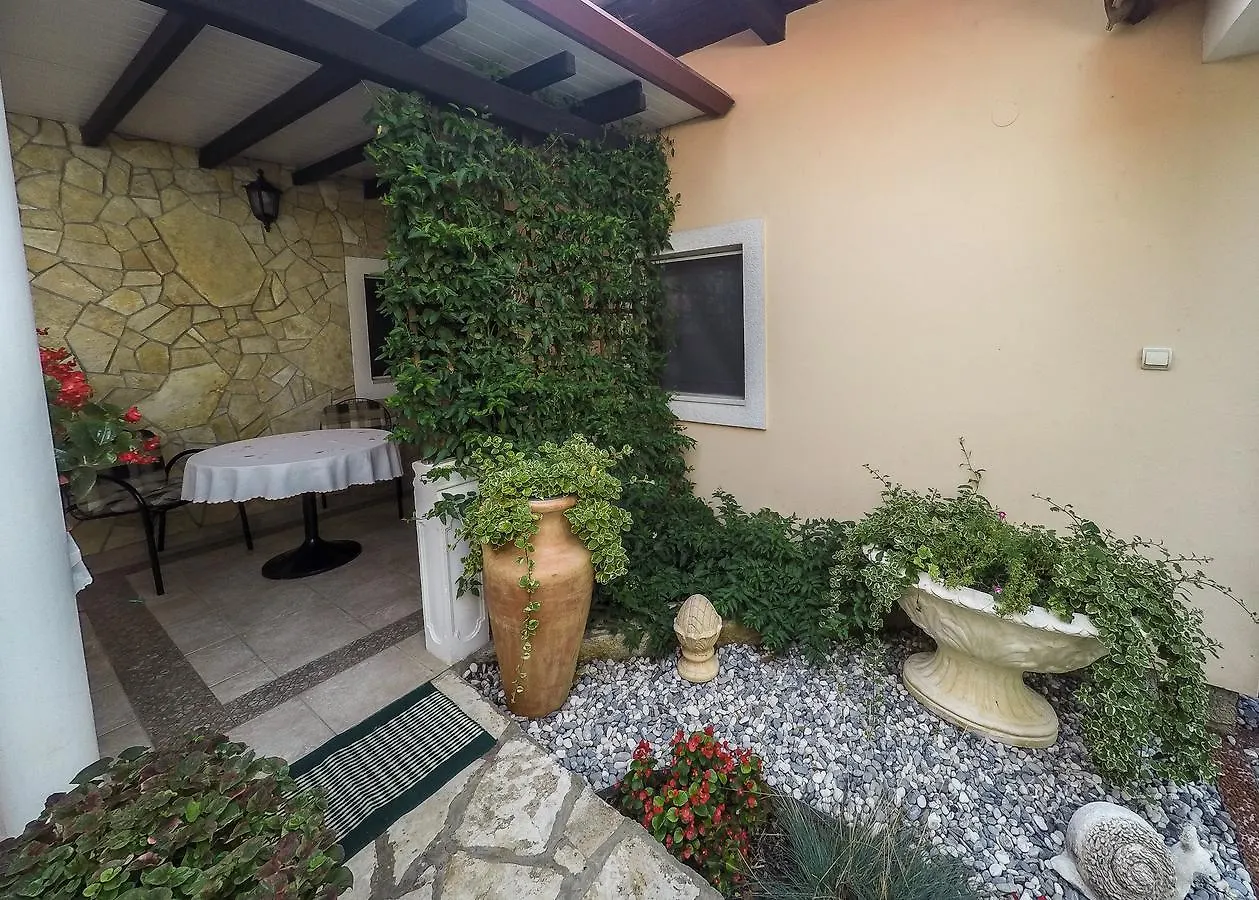 Apartments Vintijan Pula 0*,  Croatia