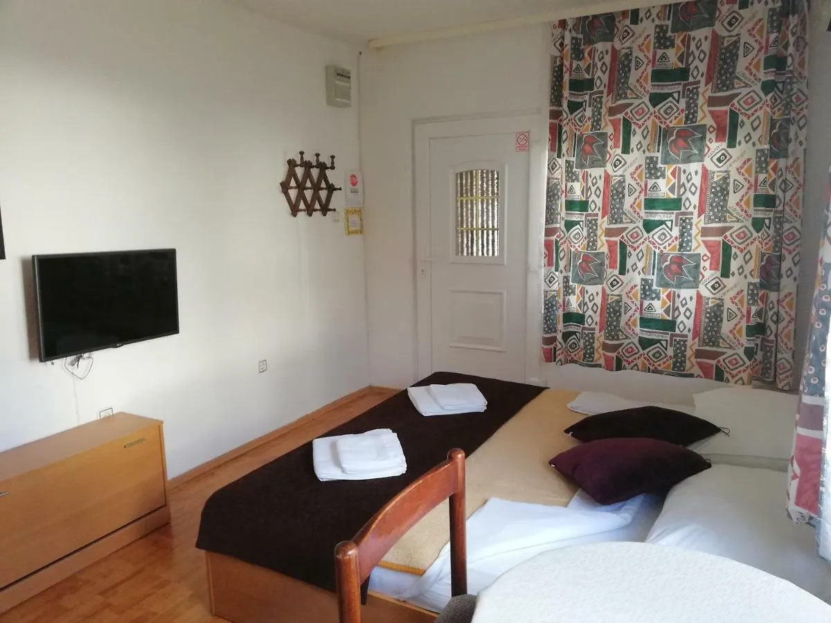 Apartments Vintijan Pula 0*,